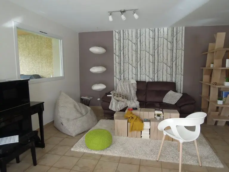 Papier peint ou peinture que choisir pour votre appartement à Lyon ?