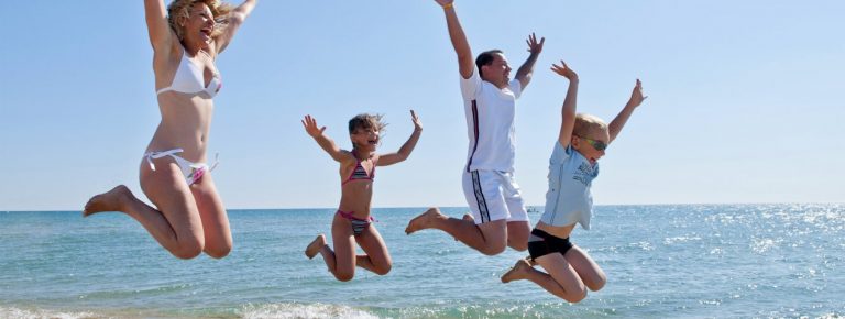 Partir en vacances comment organiser son séjour avec un guide voyage
